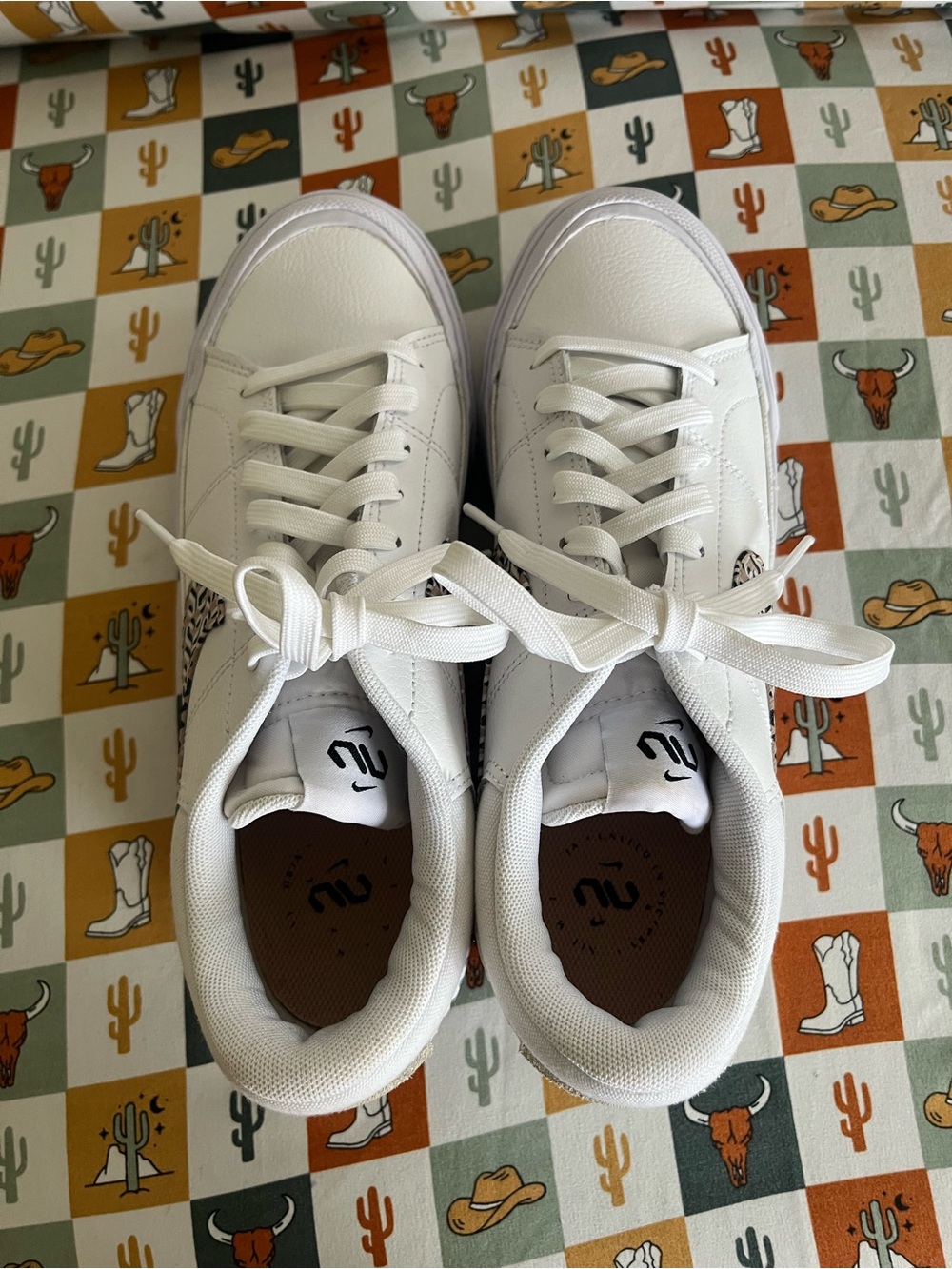 Nike Women’s White Low-Top Sneakers with Subtle Black Accent